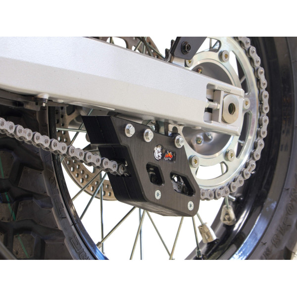 Black chain guide in UHMW plastic for Suzuki DR-Z4S