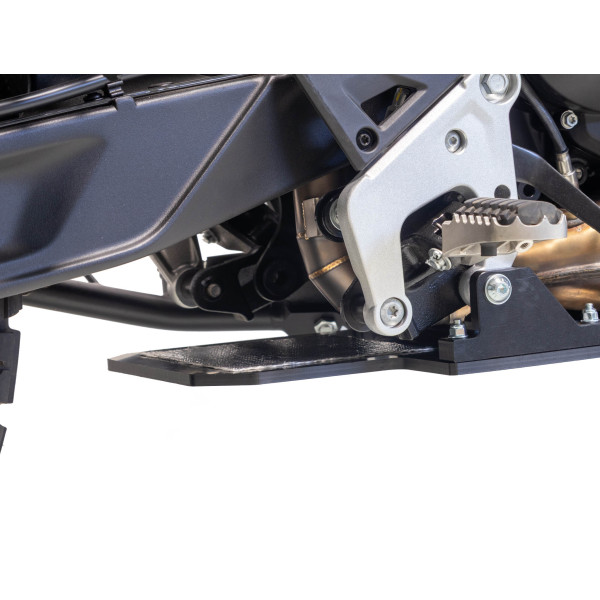 Close-up on the part of the skid that protects the suspension link with 8 mm HDPE plastic for the CFMoto 1000 MT-X