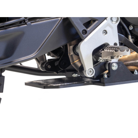 Zoom sur la partie du sabot qui protège la biellette grâce au plastique PEHD 8mm pour CFMoto 1000 MT-X